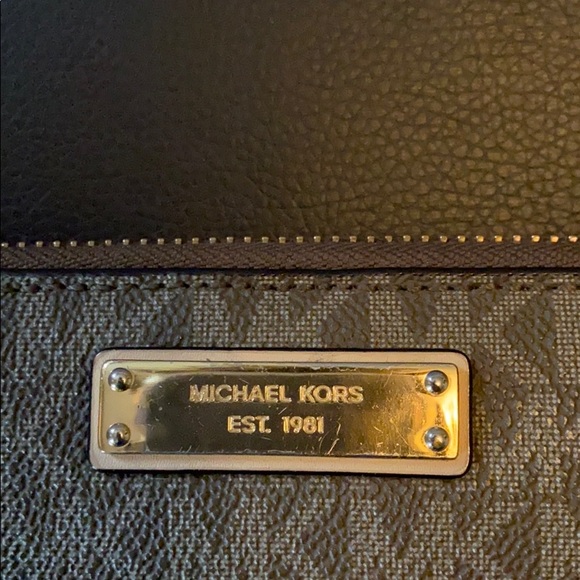 Michael Kors Jet Set Wallet - Picture 4 of 4